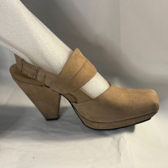 Fluevog "Starboard" Heals - Picture 3 of 4